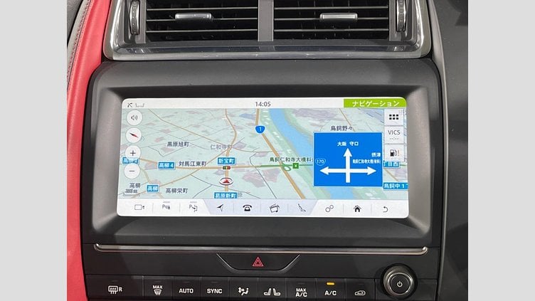 2018 認定中古車 Jaguar E-Pace シリコン シルバー P300 オートマチック全輪駆動 R-DYNAMIC HSE