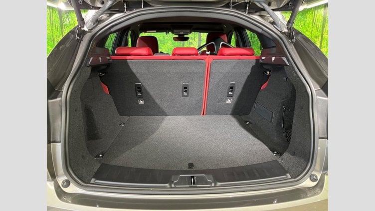 2018 認定中古車 Jaguar E-Pace シリコン シルバー P300 オートマチック全輪駆動 R-DYNAMIC HSE