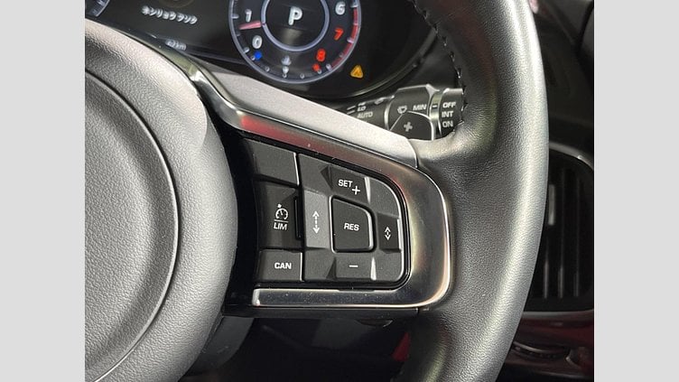 2018 認定中古車 Jaguar E-Pace シリコン シルバー P300 オートマチック全輪駆動 R-DYNAMIC HSE