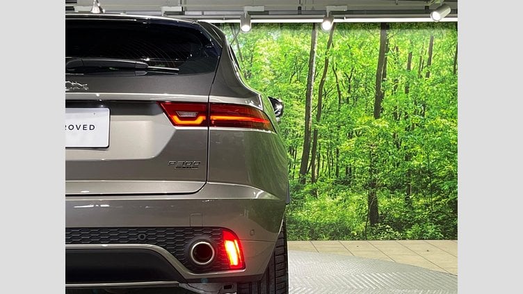 2018 認定中古車 Jaguar E-Pace シリコン シルバー P300 オートマチック全輪駆動 R-DYNAMIC HSE
