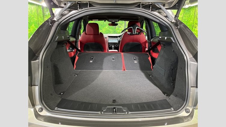 2018 認定中古車 Jaguar E-Pace シリコン シルバー P300 オートマチック全輪駆動 R-DYNAMIC HSE