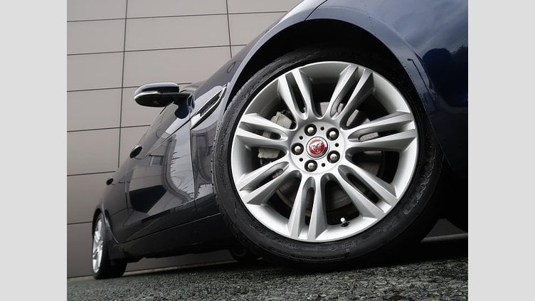 2017 認定中古車 Jaguar XE Loire Blue 249PS
 プレステージ