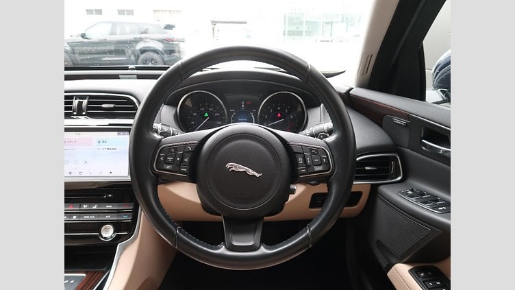 2017 認定中古車 Jaguar XE Loire Blue 249PS
 プレステージ