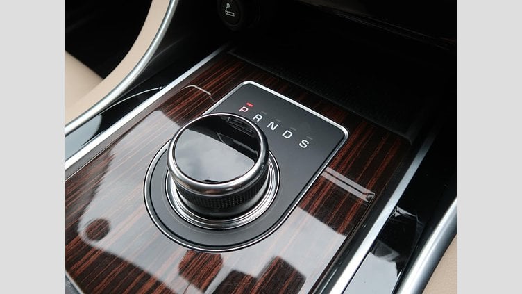 2017 認定中古車 Jaguar XE Loire Blue 249PS
 プレステージ