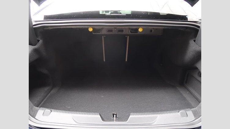2017 認定中古車 Jaguar XE Loire Blue 249PS
 プレステージ