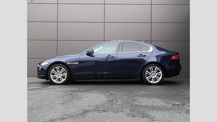 2017 認定中古車 Jaguar XE Loire Blue 249PS
 プレステージ