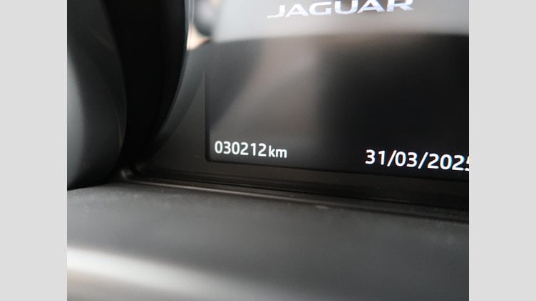 2017 認定中古車 Jaguar XE Loire Blue 249PS
 プレステージ