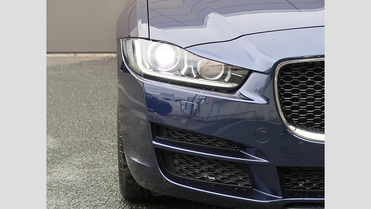2017 認定中古車 Jaguar XE Loire Blue 249PS
 プレステージ
