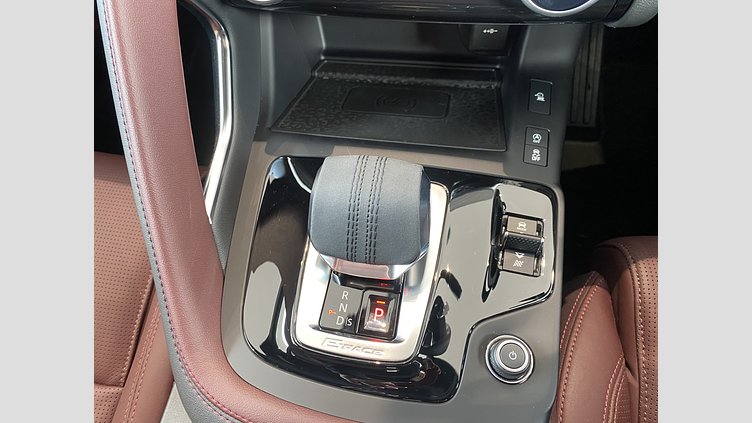 2024 認定中古車 Jaguar E-Pace サントリーニブラック P250（ガソリン） R-DYNAMIC HSE