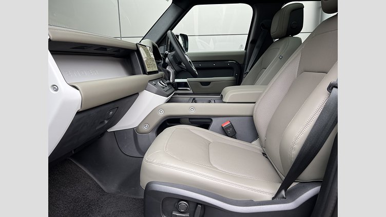 2024 認定中古車 Land Rover Defender 110 カルパチアングレイ D300 AWD（AT） X-DYNAMIC HSE