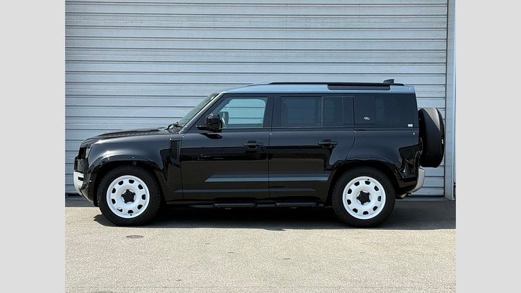 2024 認定中古車 Land Rover Defender 110 サントリーニブラック D300 AWD（AT） S