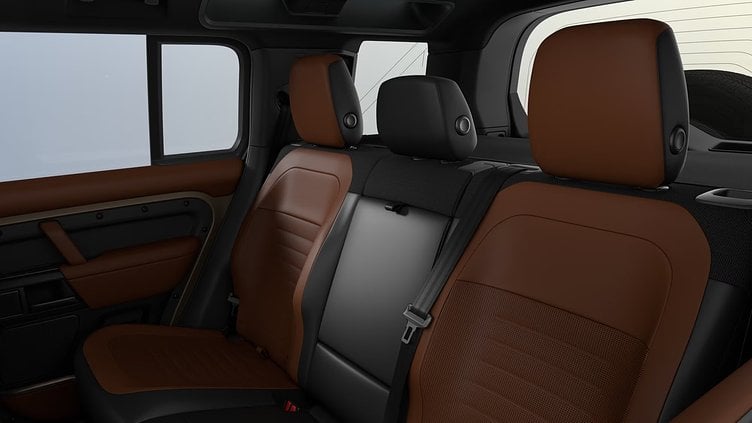 2025 Nowy Land Rover Defender 110 Charante Grey P635 OCTA