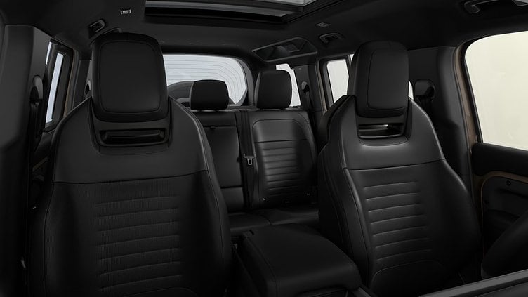 2025 Nowy Land Rover Defender 110 Charante Grey P635 OCTA