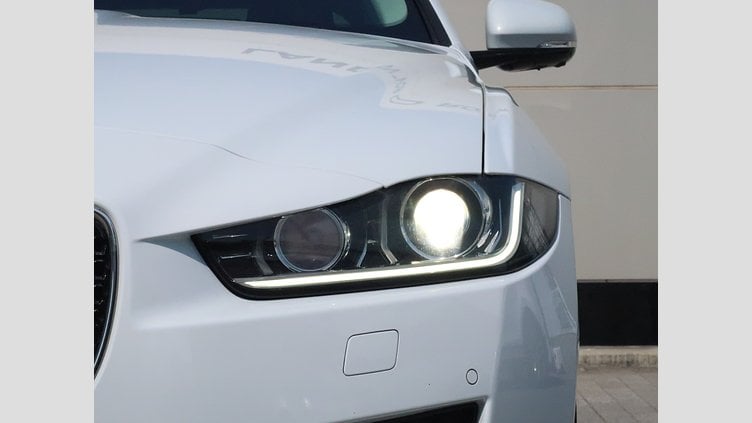 2016 認定中古車 Jaguar XE Yulong White 20ｄ プレステージ