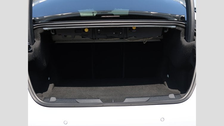 2016 認定中古車 Jaguar XE Yulong White 20ｄ プレステージ