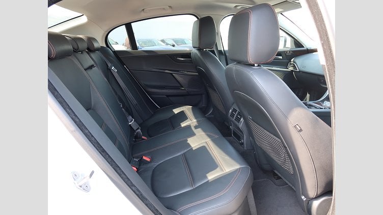 2016 認定中古車 Jaguar XE Yulong White 20ｄ プレステージ