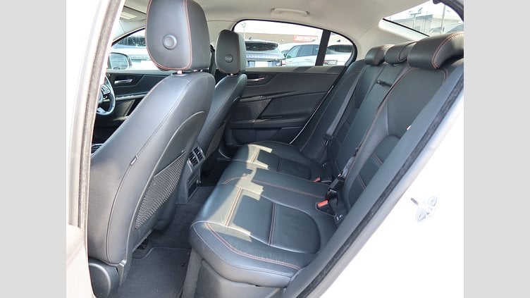 2016 認定中古車 Jaguar XE Yulong White 20ｄ プレステージ