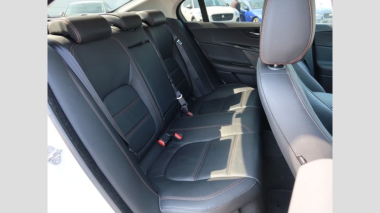 2016 認定中古車 Jaguar XE Yulong White 20ｄ プレステージ