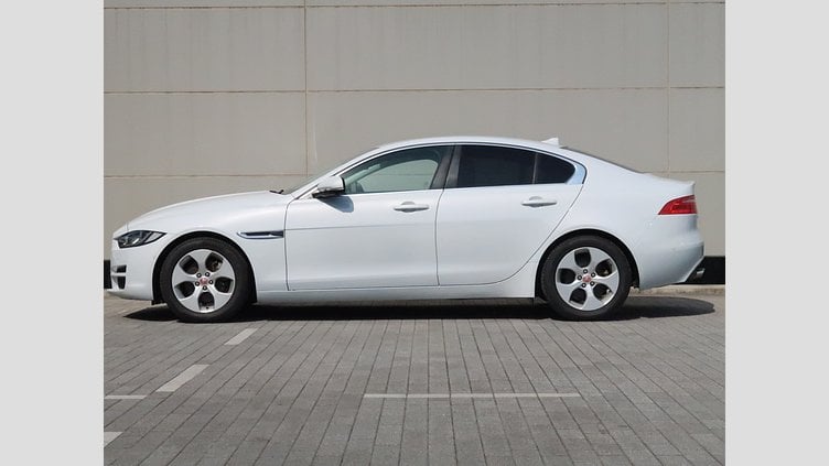 2016 認定中古車 Jaguar XE Yulong White 20ｄ プレステージ