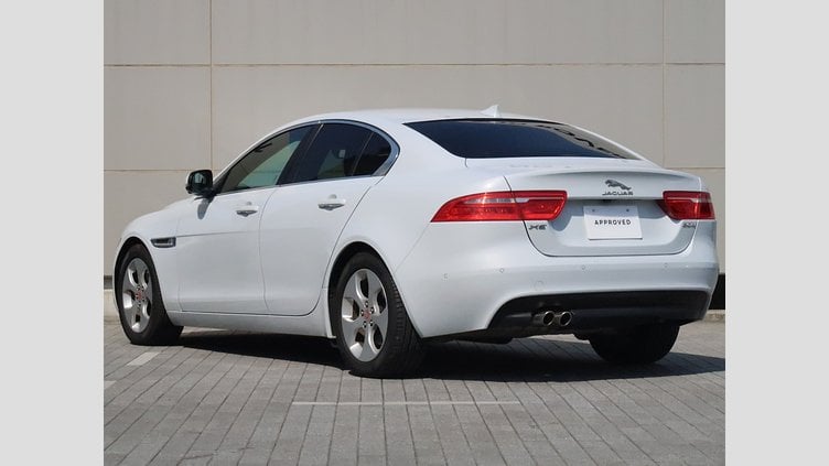 2016 認定中古車 Jaguar XE Yulong White 20ｄ プレステージ