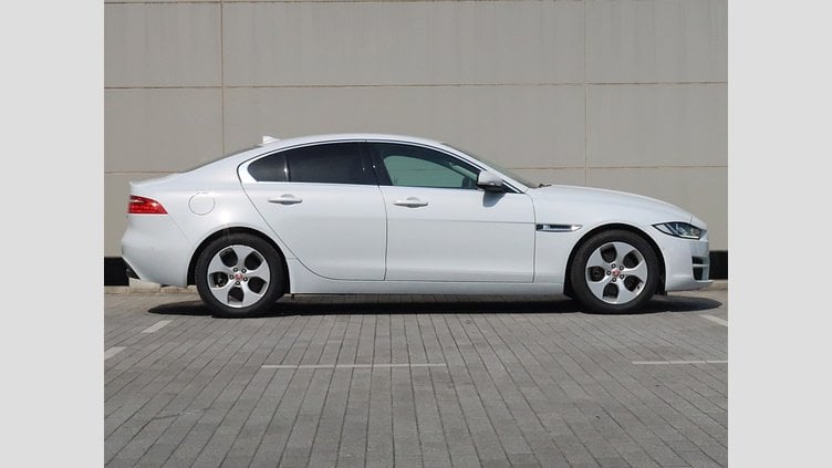 2016 認定中古車 Jaguar XE Yulong White 20ｄ プレステージ