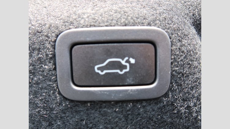 2016 認定中古車 Jaguar XE Yulong White 20ｄ プレステージ