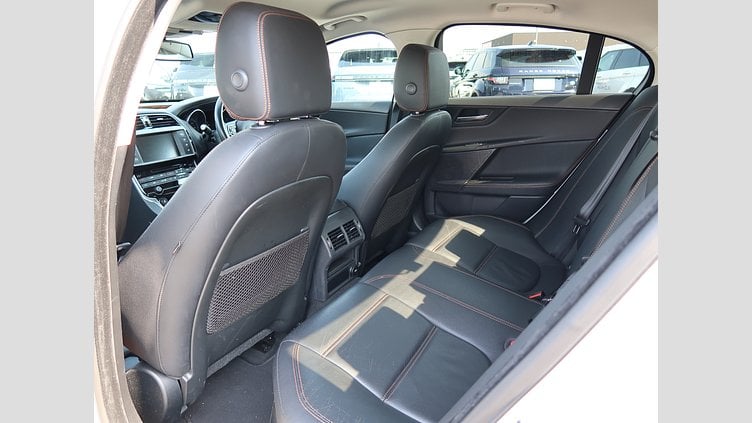 2016 認定中古車 Jaguar XE Yulong White 20ｄ プレステージ