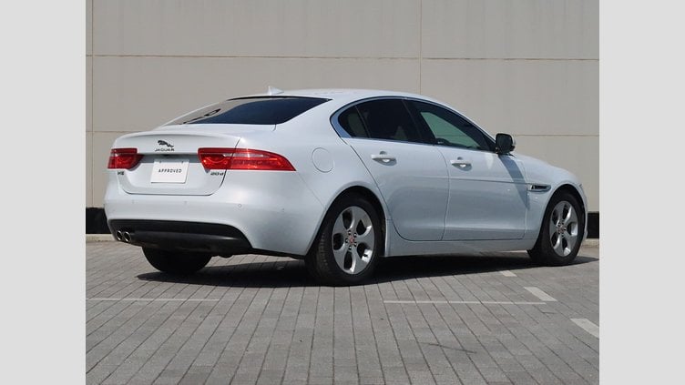 2016 認定中古車 Jaguar XE Yulong White 20ｄ プレステージ