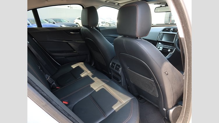 2016 認定中古車 Jaguar XE Yulong White 20ｄ プレステージ