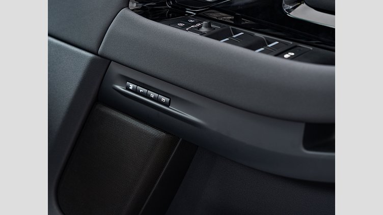 2024 認定中古車 Land Rover Range Rover Evoque オストゥーニパールホワイト P200（ガソリン） スタンダードホイールベース S