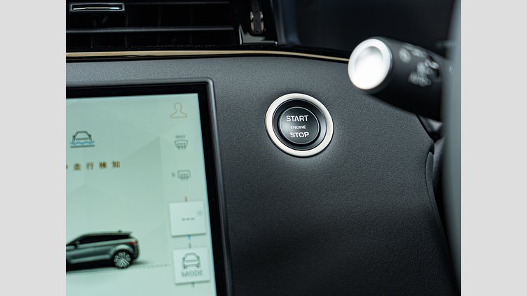2024 認定中古車 Land Rover Range Rover Evoque オストゥーニパールホワイト P200（ガソリン） スタンダードホイールベース S