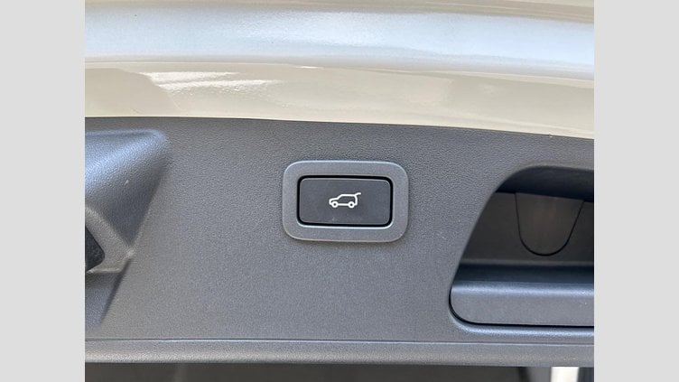 2020 認定中古車 Jaguar E-Pace フジホワイト P200 オートマチック全輪駆動 S