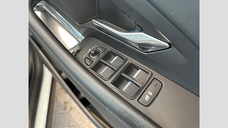 2020 認定中古車 Jaguar E-Pace フジホワイト P200 オートマチック全輪駆動 S