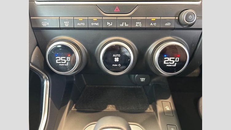 2020 認定中古車 Jaguar E-Pace フジホワイト P200 オートマチック全輪駆動 S