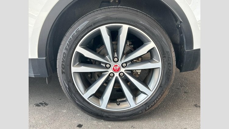 2020 認定中古車 Jaguar E-Pace フジホワイト P200 オートマチック全輪駆動 S