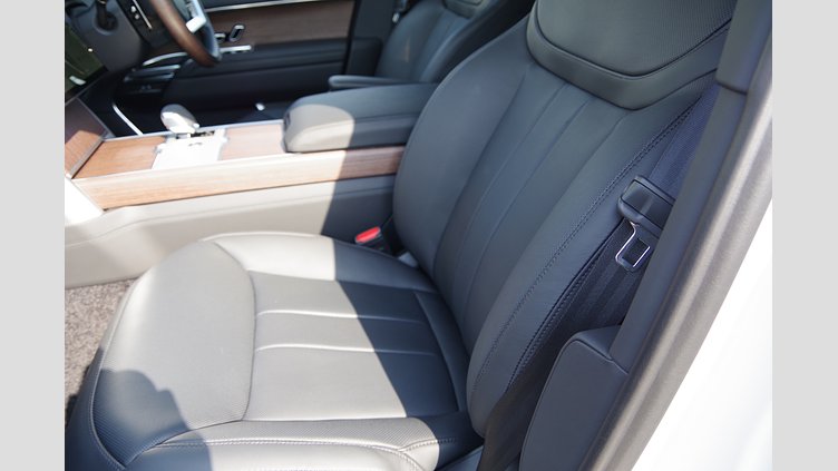 2025 認定中古車 Land Rover Range Rover オストゥーニパールホワイト（お取り扱いの有無については正規ディーラーにお問い合わせください） P550 AWD PHEV（AT） スタンダードホイールベース Autobiography