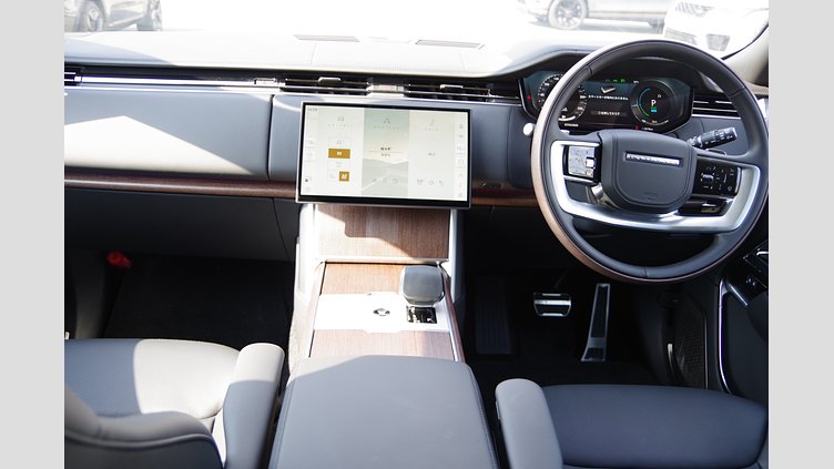 2025 認定中古車 Land Rover Range Rover オストゥーニパールホワイト（お取り扱いの有無については正規ディーラーにお問い合わせください） P550 AWD PHEV（AT） スタンダードホイールベース Autobiography