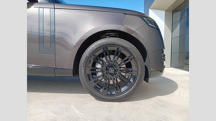2025 SKLADOVÉ VOZIDLÁ Land Rover Range Rover Charente Grey 3.0D MHEV 350PS  MHEV HSE LWB AWD 