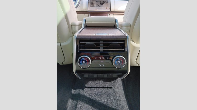 2025 SKLADOVÉ VOZIDLÁ Land Rover Range Rover Charente Grey 3.0D MHEV 350PS  MHEV HSE LWB AWD 