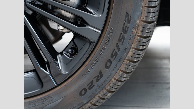 2024 認定中古車 Land Rover Range Rover Evoque カルパチアングレイ P300eプラグインハイブリッド（ガソリン） スタンダードホイールベース DYNAMIC HSE