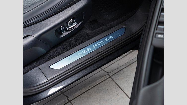 2024 認定中古車 Land Rover Range Rover Evoque カルパチアングレイ P300eプラグインハイブリッド（ガソリン） スタンダードホイールベース DYNAMIC HSE