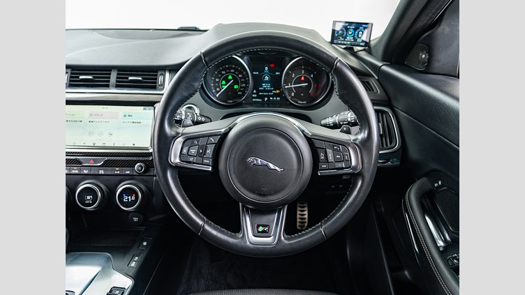 2019 認定中古車 Jaguar E-Pace ユーロンホワイト D180 オートマチック全輪駆動 R-DYNAMIC
