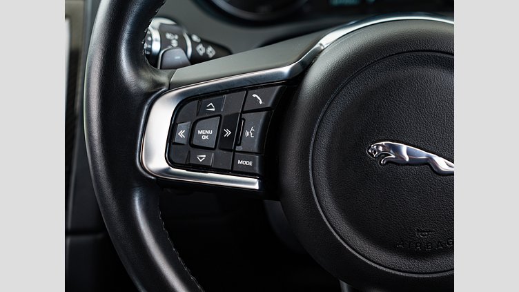 2019 認定中古車 Jaguar E-Pace ユーロンホワイト D180 オートマチック全輪駆動 R-DYNAMIC