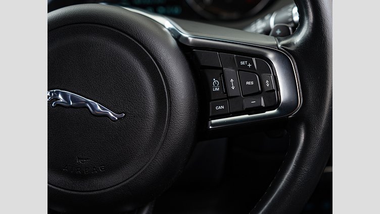 2019 認定中古車 Jaguar E-Pace ユーロンホワイト D180 オートマチック全輪駆動 R-DYNAMIC