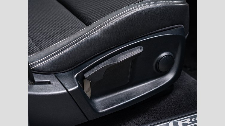 2019 認定中古車 Jaguar E-Pace ユーロンホワイト D180 オートマチック全輪駆動 R-DYNAMIC