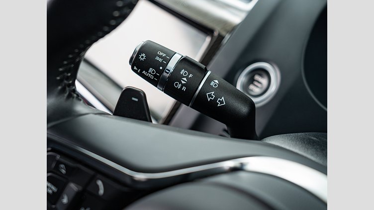 2019 認定中古車 Jaguar E-Pace ユーロンホワイト D180 オートマチック全輪駆動 R-DYNAMIC
