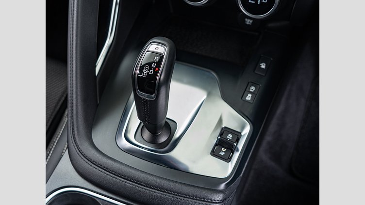 2019 認定中古車 Jaguar E-Pace ユーロンホワイト D180 オートマチック全輪駆動 R-DYNAMIC