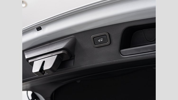 2019 認定中古車 Jaguar E-Pace ユーロンホワイト D180 オートマチック全輪駆動 R-DYNAMIC