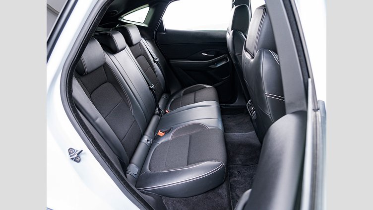 2019 認定中古車 Jaguar E-Pace ユーロンホワイト D180 オートマチック全輪駆動 R-DYNAMIC