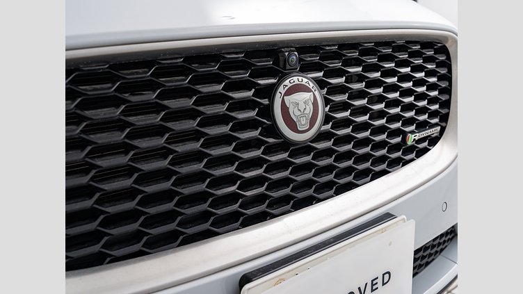 2019 認定中古車 Jaguar E-Pace ユーロンホワイト D180 オートマチック全輪駆動 R-DYNAMIC
